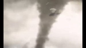 НЕВЕРОЯТНЫЕ УДАРЫ МОЛНИИ!!, ТАРНАДО!!!СНЯТЫЕ НА КАМЕРУ!20