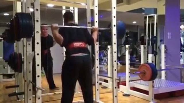 squat 200kg-440lbsx10 (242) смотреть онлайн