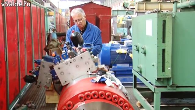 В цехе № 16 идёт реконструкция чистовой клети стана 2000 смотреть онлайн