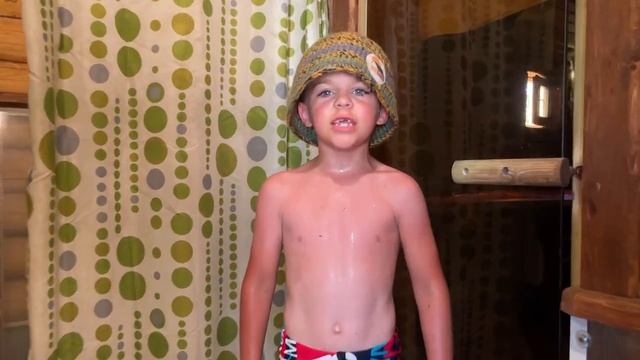 МАЛЬЧИК 6 лет ЗНАЕТ как ПАРИТЬСЯ В БАНЕ! смотреть онлайн