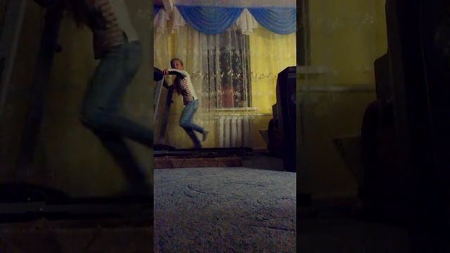 Приколы на беговой дорожке и на велосипеде смотреть онлайн