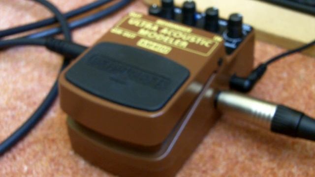 Behringer AM400 Acoustic Modeller смотреть онлайн