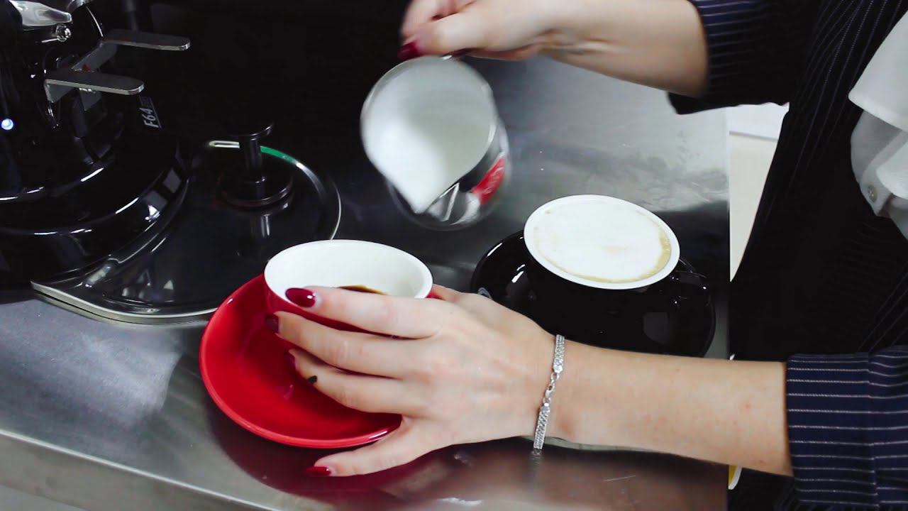 Приготовление кофе на профессиональной кофемашине Nuova Simonelli смотреть онлайн