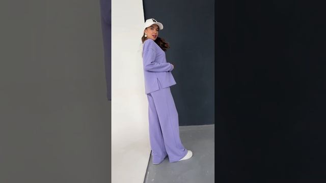 Костюм Ирен в нежно-фиолетовом цвете, On Style смотреть онлайн