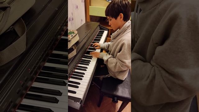 NoizeMC Грабли на фортепиано смотреть онлайн