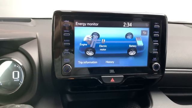 Toyota Yaris (2020) INTERIOR TOUR & trunk space demonstration смотреть онлайн