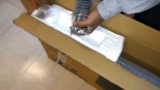 Panasonic TH-32D400D 32 inches HD Ready LED TV - UNBOXING смотреть онлайн