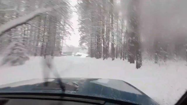 снега много, но нива пока едет. местами включаю пониженную и межось смотреть онлайн
