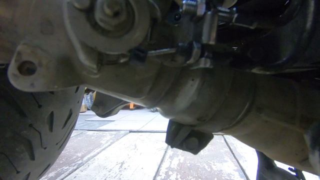 Yamaha FZ1 и его фиктивный EXUP смотреть онлайн