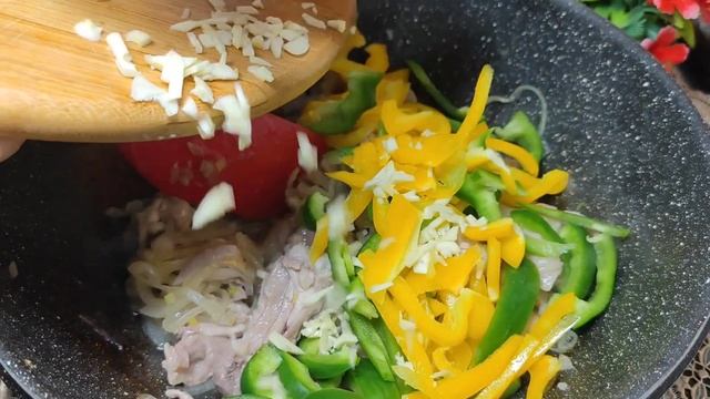 КУРИНАЯ НОЖКА по новому рецепту получается очень ВКУСНОЙ И СОЧНОЙ! Такой вкусной курицы я ещё не ел смотреть онлайн