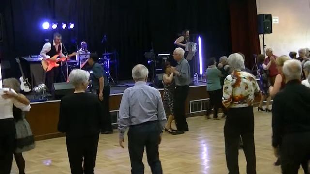 Orchestre Floriane Morena - Danses en ligne Exraits смотреть онлайн