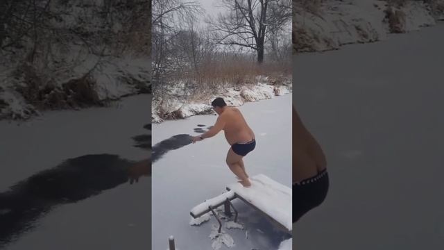Мужик упал в лед смотреть онлайн
