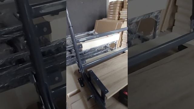 Парта для оснащения младших классов, с наклонной столешницей и полкой смотреть онлайн