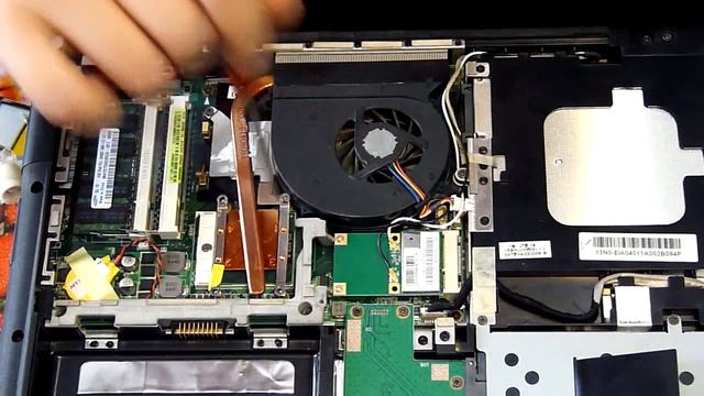 Asus K40 IN разобрать собрать и почистить
