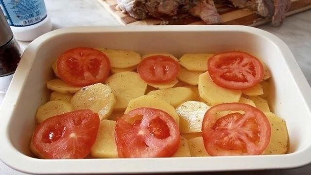 ГОЛЕНЬ ИНДЕЙКИ РЕЦЕПТ С КАРТОШКОЙ И ОВОЩАМИ В ДУХОВКЕ смотреть онлайн