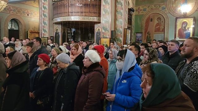 Рождественская служба в Свято-Троицком храме Динской смотреть онлайн