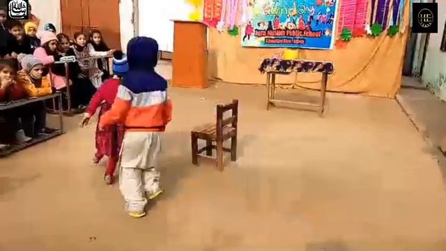 Kids play musical chairs/ musical chairs game activity/ HadiaEmaan is playing musical chair game смотреть онлайн