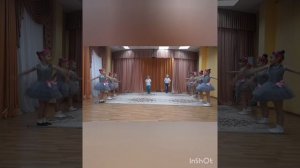 МКДОУ 108 "Зазеркалье" Танец "Сегодня праздник у девчат"