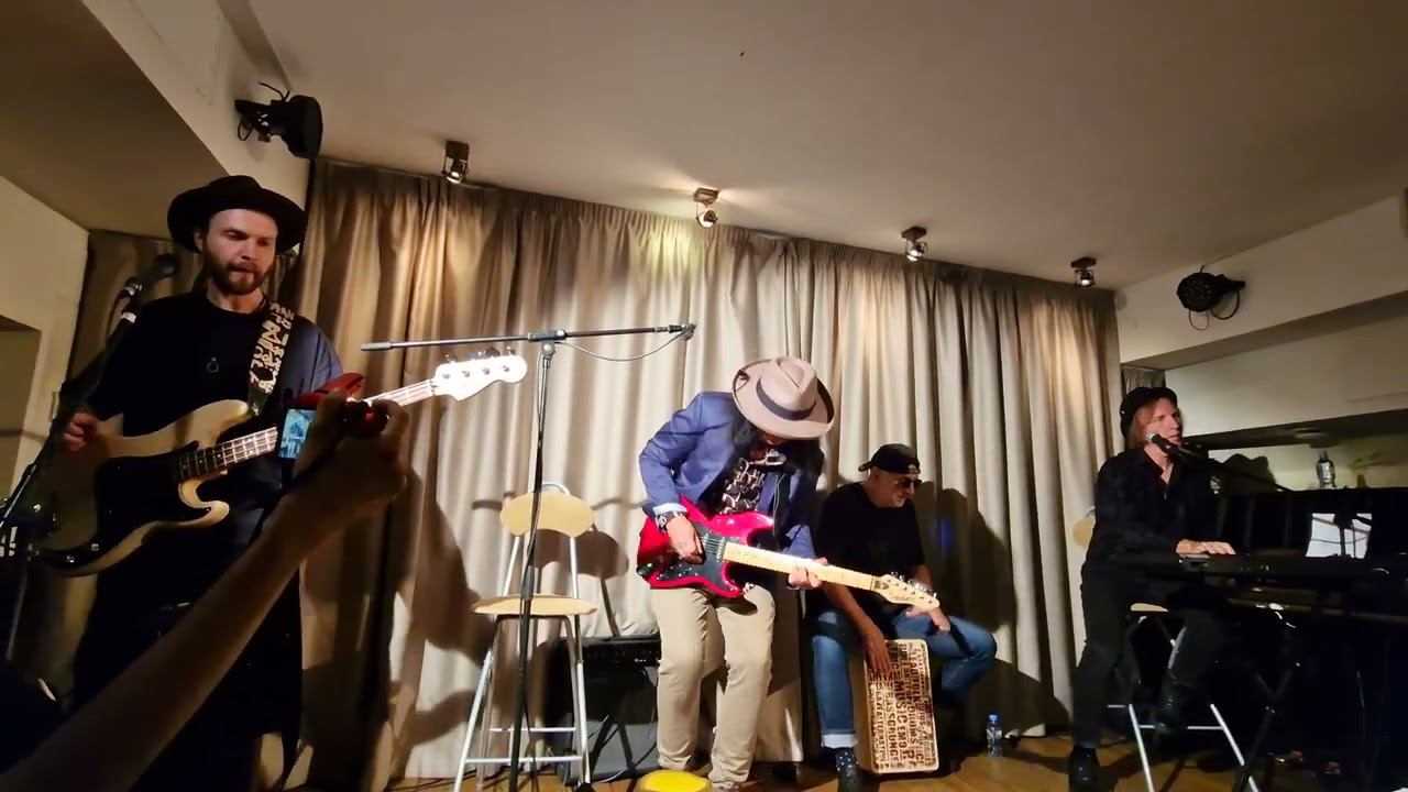 Социальные дистанции - Олег Попков, Смирнов и Компания смотреть онлайн