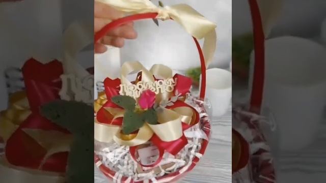Подарочный набор чая и сладостей в корзинке Любимому учителю на выпускной , день рождения смотреть онлайн