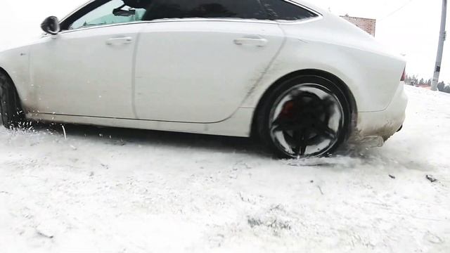 Audi A7 Quattro vs snow смотреть онлайн