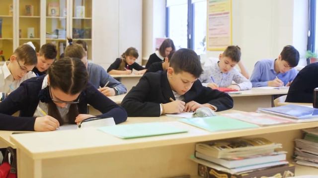 Общешкольный проект "Тотальный диктант - 2018" | школа "Микрогород "В лесу" смотреть онлайн