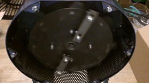 Работа жернова зернодробилки Кубанец-400М