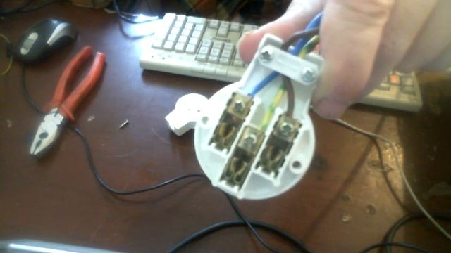 КУДА ПОДКЛЮЧАТЬ 3 ПРОВОД В РОЗЕТКЕ ? смотреть онлайн