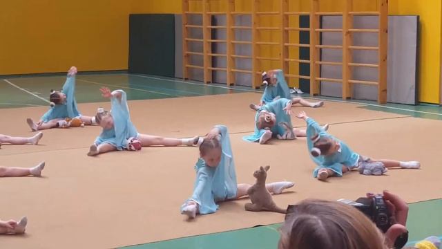 Танец с игрушками смотреть онлайн