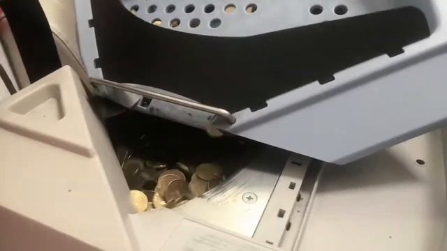 В Прио-Внешторгбанке Рязани считают монеты смотреть онлайн