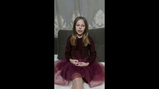 V. Internetes Versmondó Verseny - Demeter Hanna смотреть онлайн