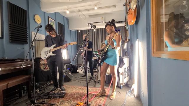 Blondie's One Way Or Another, cover song live performance by Maryjane &The Gang смотреть онлайн