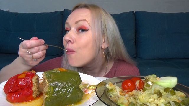 МУКБАНГ ПЕРЕЦ ФАРШИРОВАННЫЙ, КВАШЕНАЯ КАПУСТА С ОГУРЦАМИ/Mukbang еда на камеру/Русский мукбанг/ смотреть онлайн