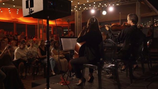 Мировые шедевры неоклассики XXI века на панорамной крыше с навесом / ROOFEVENTS.RU