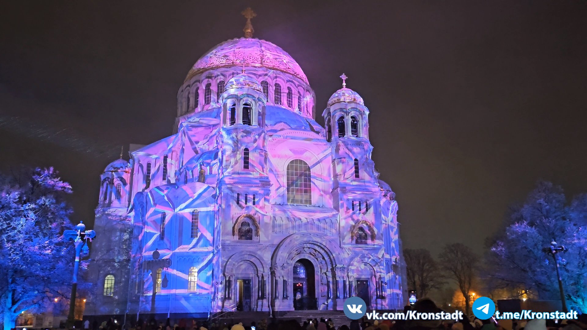 Рождественское музыкально-световое шоу на фасаде Морского собора в Кронштадте. смотреть онлайн