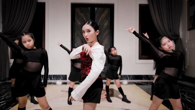 JENNIE - "SOLO" Sing and Dance cover by Celine Gabrielle and Friends смотреть онлайн