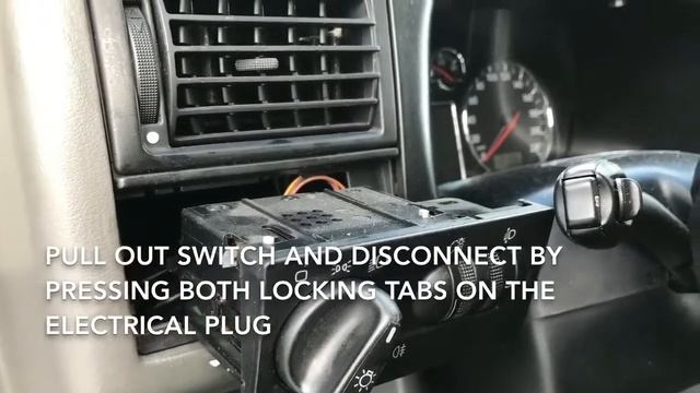 Replacing light switch in a VW T4 Multivan. #autorepair #vwt4 #multivan #california смотреть онлайн