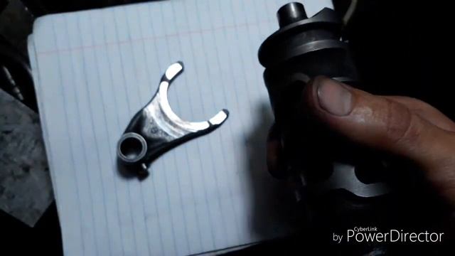 Ремонт копирного вала и вилки КПП спортбайка HONDA смотреть онлайн