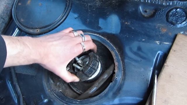 How to Replace Fuel Pump VW Golf 2 / Jetta Mk2 смотреть онлайн