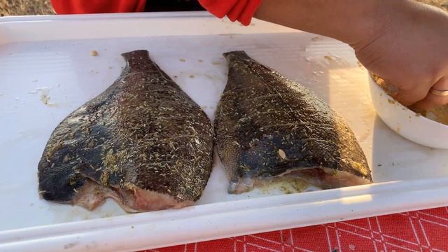 КАМБАЛА на Мангале. Плоская РЫБА без костей. ENG SUB смотреть онлайн