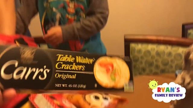 Ryan and Babies first time meeting the real Santa Claus at Disney! смотреть онлайн