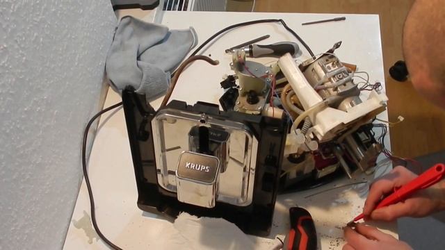 Krups ea89 ea891C Evidence Problem Wyłącza się i zawiesza Uszkodzony NTC?? Steckersymbol смотреть онлайн