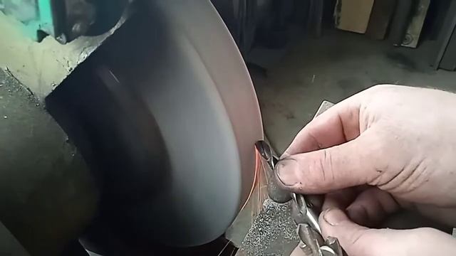 Как просто самому заточить сверло по металлу. Без всяких приспособлений смотреть онлайн