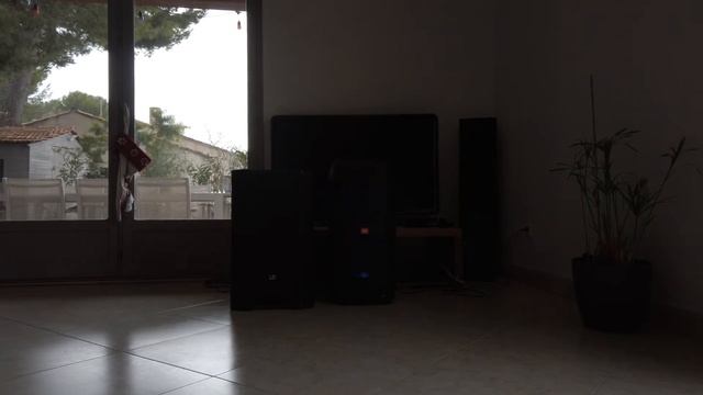 JBL Partybox 310 vs 12" PA Speaker смотреть онлайн