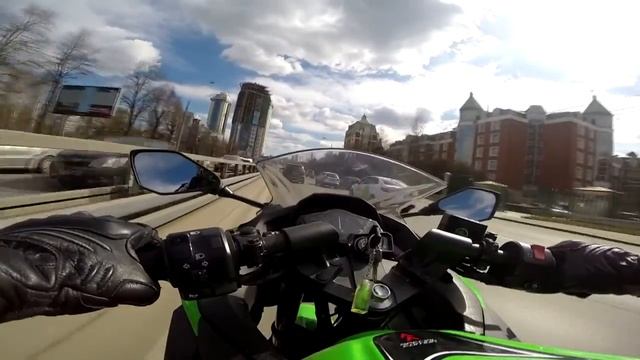 Невнимательные видители. Сюрпризы на Kawasaki Ninja 300 смотреть онлайн