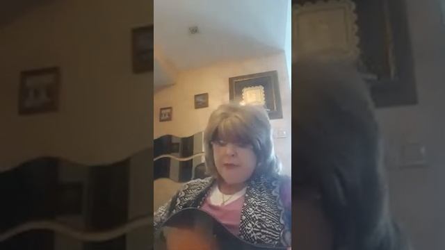 Бабушка Соня рассказывает сказку своим внукам на иврите. смотреть онлайн