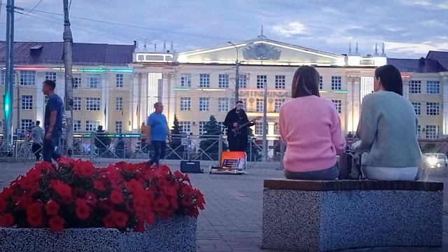 Классно поёт