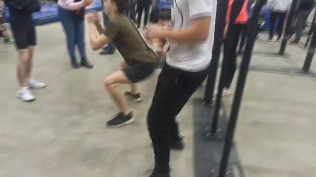 Лёгкий спортивный комплекс на турниках для начинающих. Очень эффективная тренировочка для всего тел смотреть онлайн