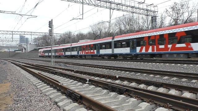 Электропоезд ЭГ2Тв-035/027 "Иволга 2.0" (ТЧ-50) скорый пригородный поезд №7259 Лобня - Одинцово. смотреть онлайн