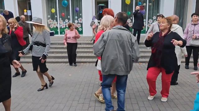 1.10.23г..."Смородина,за околицей Смородина"... в Гомельском парке... смотреть онлайн